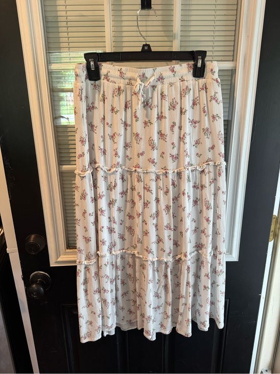 Celebrity Pink Dresses & Skirts - Maxi Skirt with Pink Floral Print